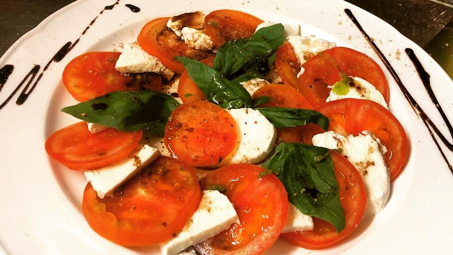 Italienische Spezialitäten bei La Perla Dornhan – frische Küche, Pizza und Pasta.